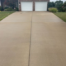 Concrete-Sidewalk-Driveway-Cleaning-in-Stephens-City-VA 1